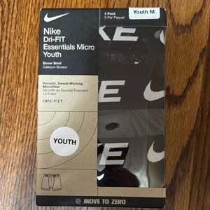 Youth Medium, Nike Black and White Youth Boxer Briefs